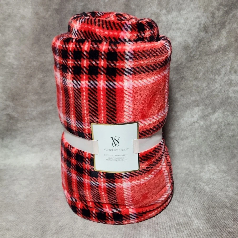 Victoria's Secret Red Black Plaid Cozy Plush Blanket Throw 50x60 Sherpa Fleece